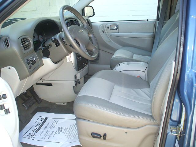 2005 Chrysler Town and Country 3.5