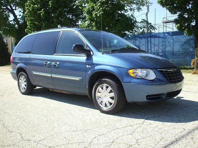 2005 Chrysler Town and Country 3.5