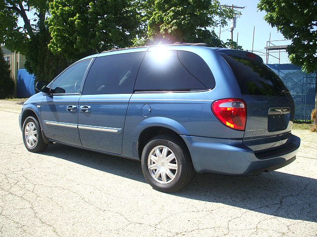 2005 Chrysler Town and Country 3.5