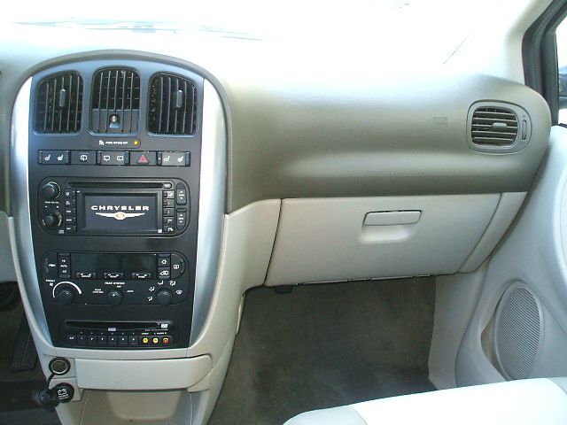 2005 Chrysler Town and Country 3.5