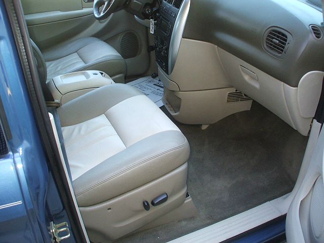 2005 Chrysler Town and Country 3.5