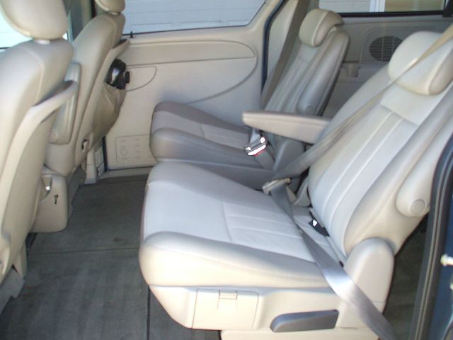 2005 Chrysler Town and Country 3.5