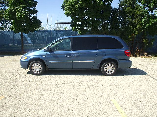 2005 Chrysler Town and Country 3.5