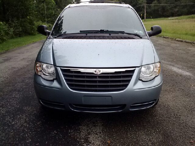 2005 Chrysler Town and Country Elk Conversion Van