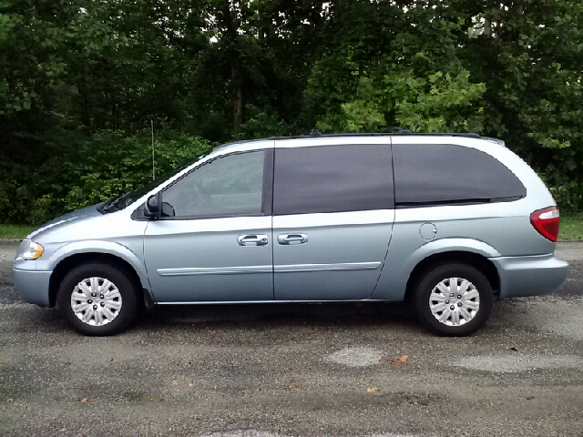 2005 Chrysler Town and Country Elk Conversion Van