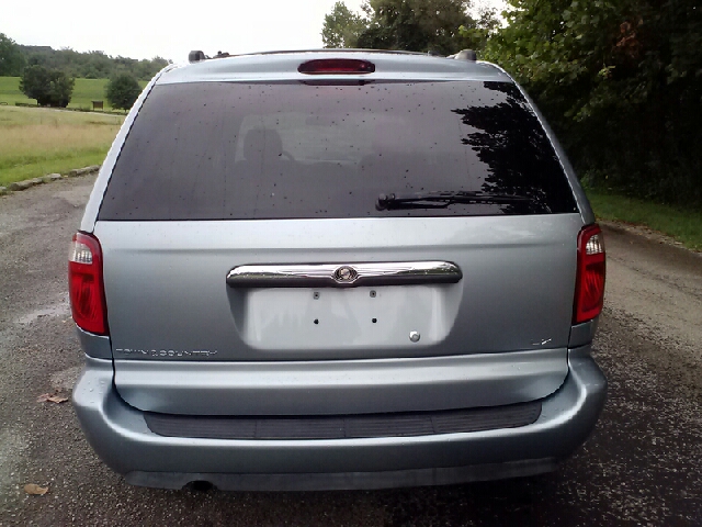 2005 Chrysler Town and Country Elk Conversion Van