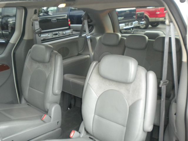 2005 Chrysler Town and Country SLT 25