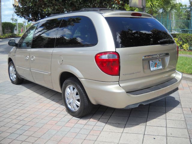 2005 Chrysler Town and Country 3.5