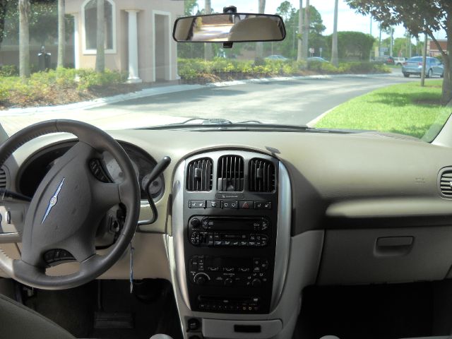 2005 Chrysler Town and Country 3.5