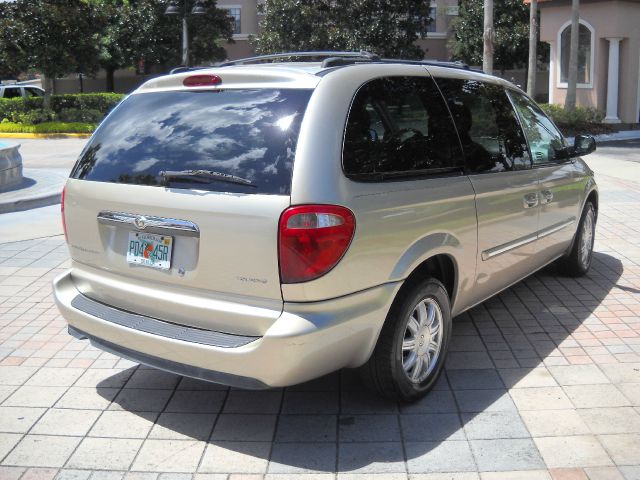 2005 Chrysler Town and Country 3.5