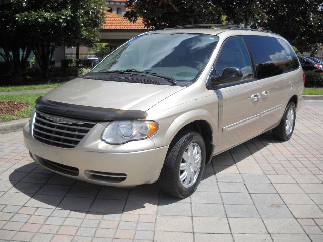 2005 Chrysler Town and Country 3.5