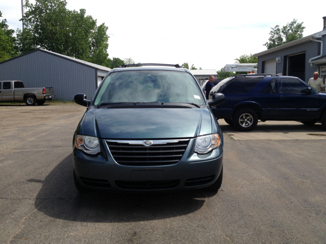 2005 Chrysler Town and Country 3.5