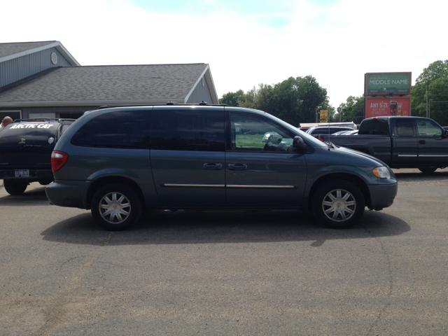 2005 Chrysler Town and Country 3.5