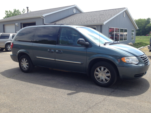 2005 Chrysler Town and Country 3.5