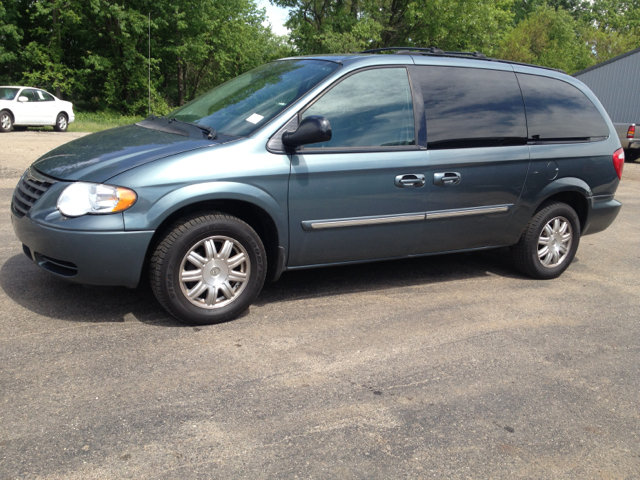 2005 Chrysler Town and Country 3.5