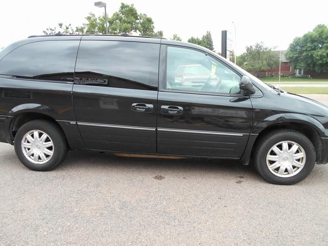 2005 Chrysler Town and Country 3.5