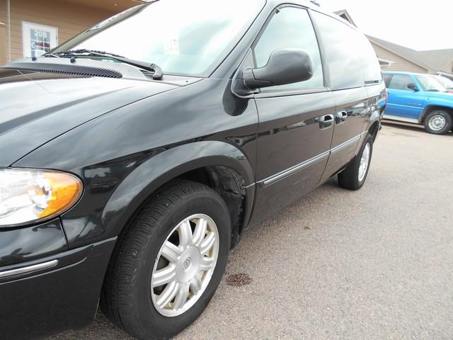 2005 Chrysler Town and Country 3.5