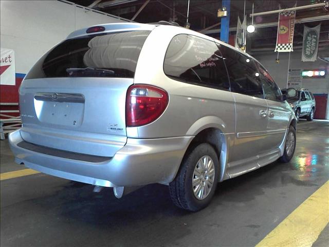 2005 Chrysler Town and Country SL Regular Cab 2WD