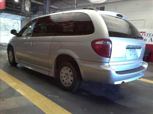 2005 Chrysler Town and Country SL Regular Cab 2WD