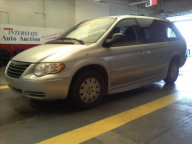 2005 Chrysler Town and Country SL Regular Cab 2WD