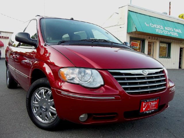 2005 Chrysler Town and Country SLT 25