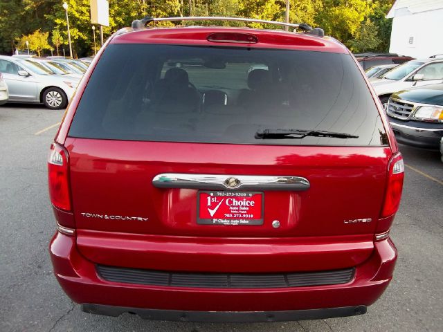 2005 Chrysler Town and Country SLT 25