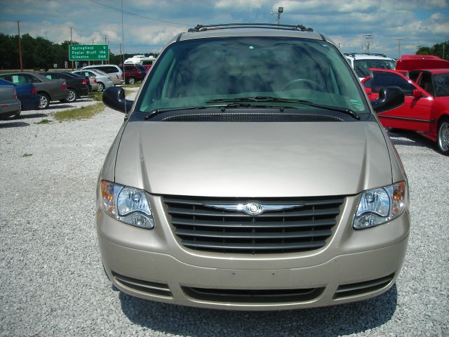 2005 Chrysler Town and Country Elk Conversion Van