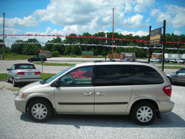 2005 Chrysler Town and Country Elk Conversion Van