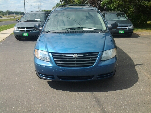 2005 Chrysler Town and Country Elk Conversion Van