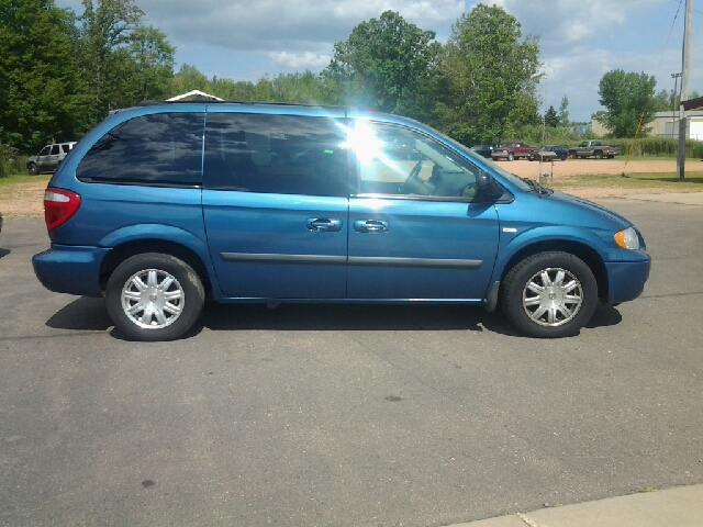 2005 Chrysler Town and Country Elk Conversion Van