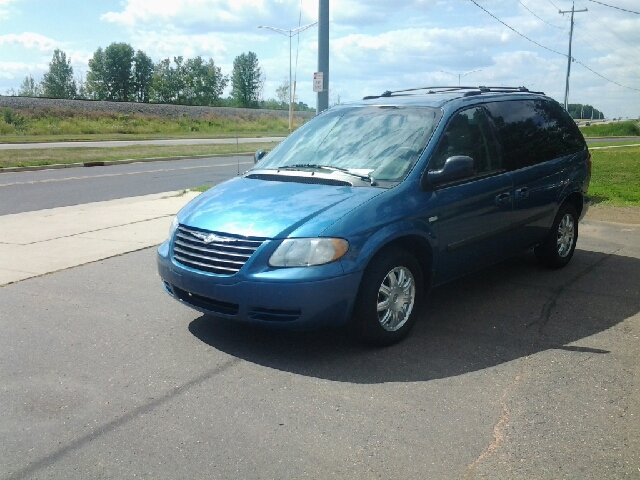 2005 Chrysler Town and Country Elk Conversion Van