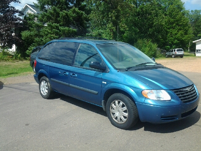 2005 Chrysler Town and Country Elk Conversion Van