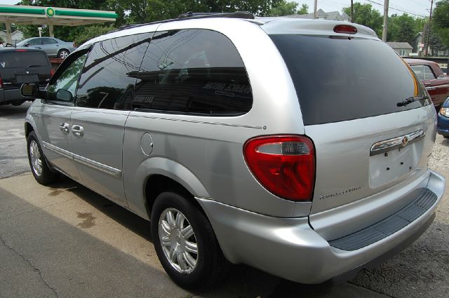 2005 Chrysler Town and Country 3.5