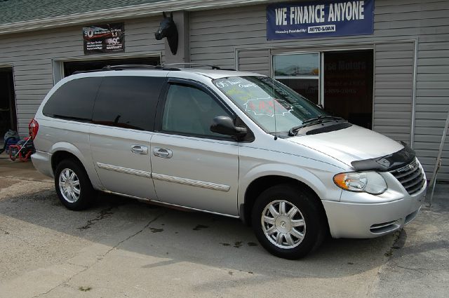 2005 Chrysler Town and Country 3.5