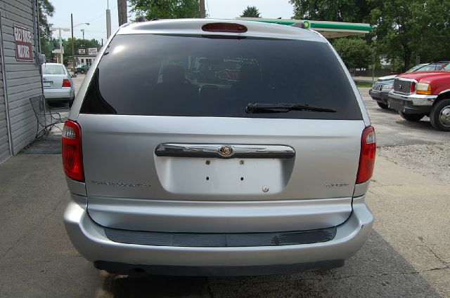 2005 Chrysler Town and Country 3.5