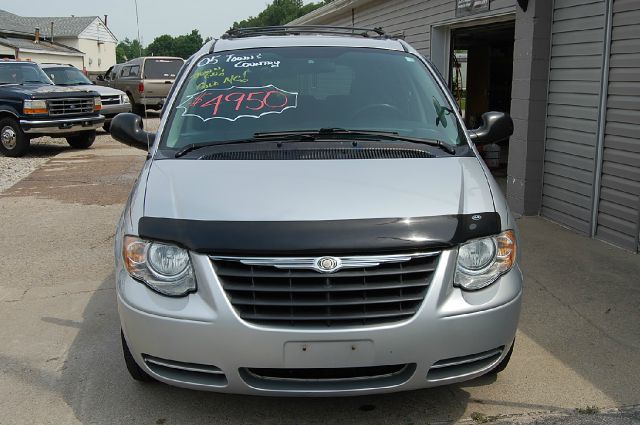 2005 Chrysler Town and Country 3.5