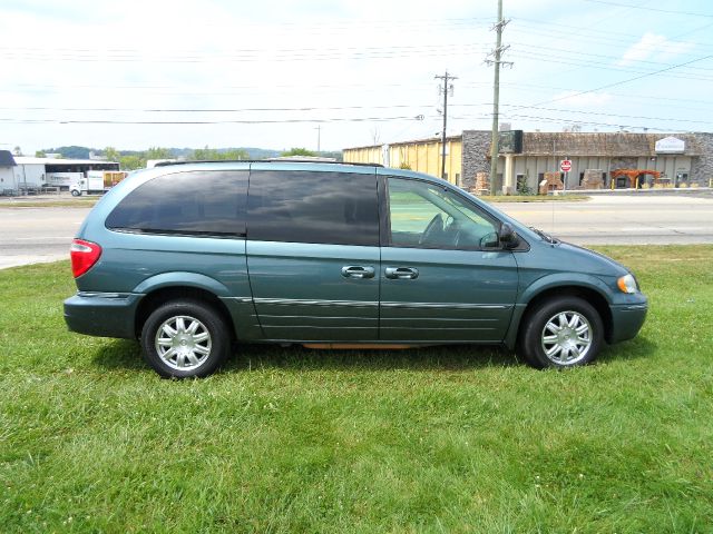 2005 Chrysler Town and Country 3.5