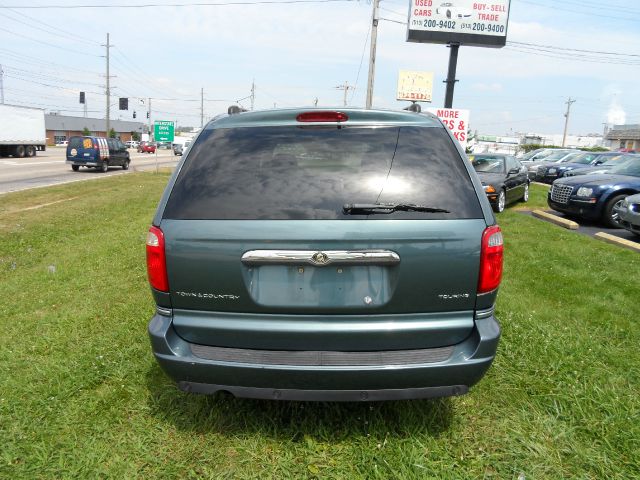 2005 Chrysler Town and Country 3.5