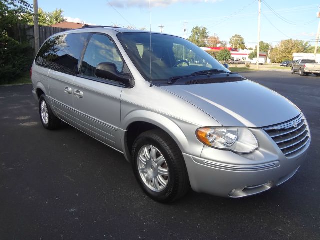 2005 Chrysler Town and Country 3.5