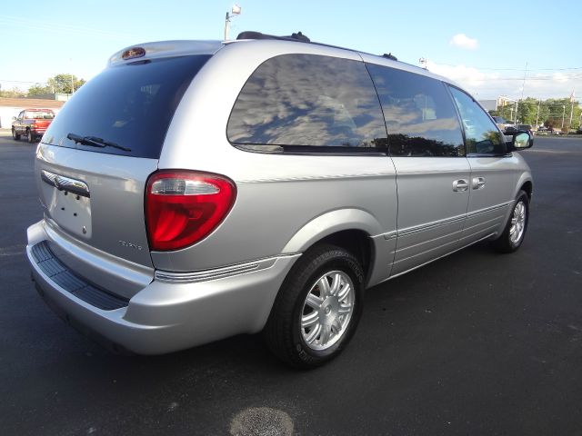 2005 Chrysler Town and Country 3.5