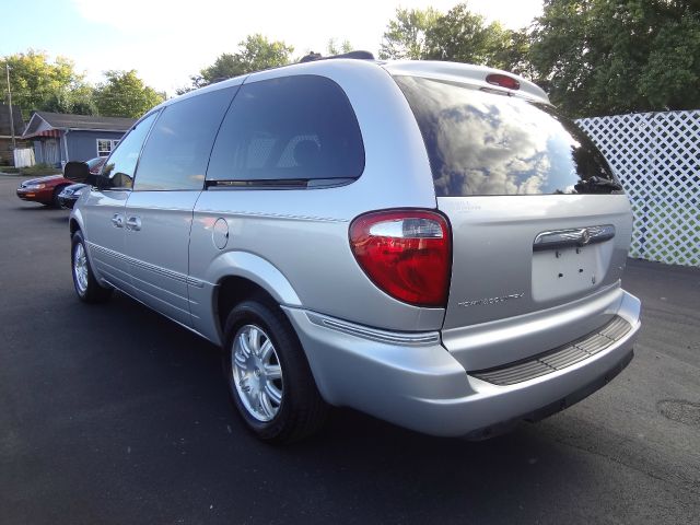 2005 Chrysler Town and Country 3.5