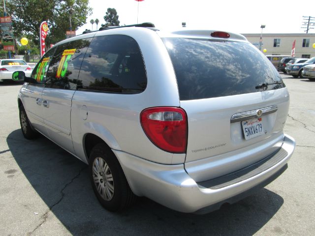 2005 Chrysler Town and Country Elk Conversion Van