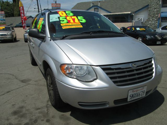 2005 Chrysler Town and Country Elk Conversion Van