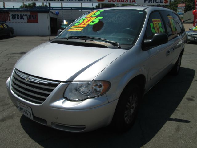 2005 Chrysler Town and Country Elk Conversion Van