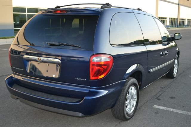 2005 Chrysler Town and Country 3.5