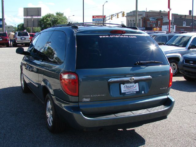 2005 Chrysler Town and Country 3.5