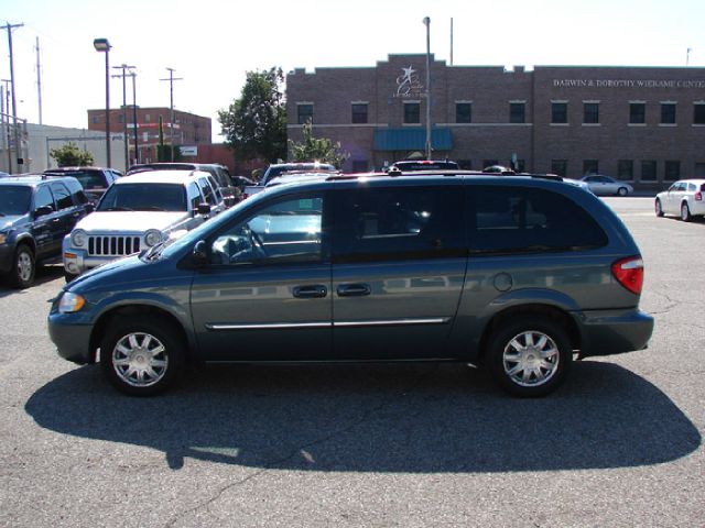 2005 Chrysler Town and Country 3.5