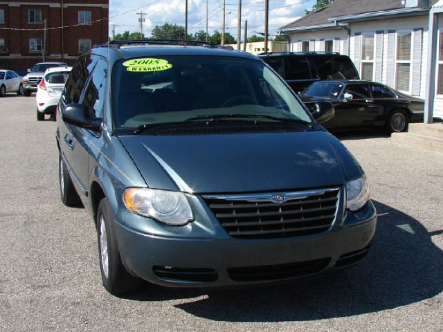 2005 Chrysler Town and Country 3.5