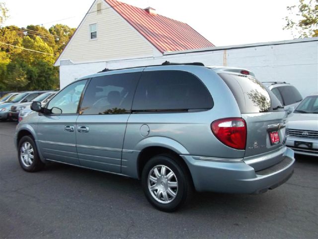 2005 Chrysler Town and Country 3.5