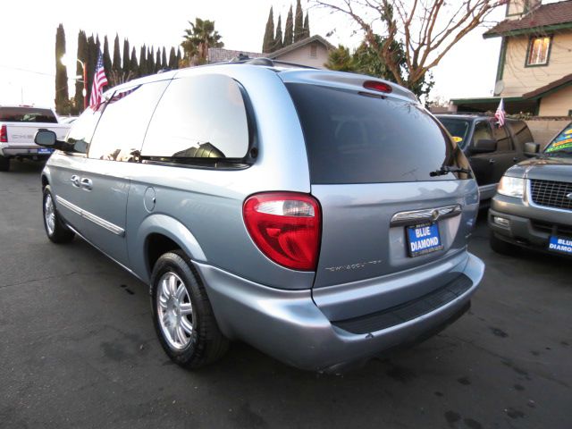 2005 Chrysler Town and Country 3.5